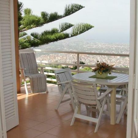 קאריני Lomarchi Holiday Home מראה חיצוני תמונה