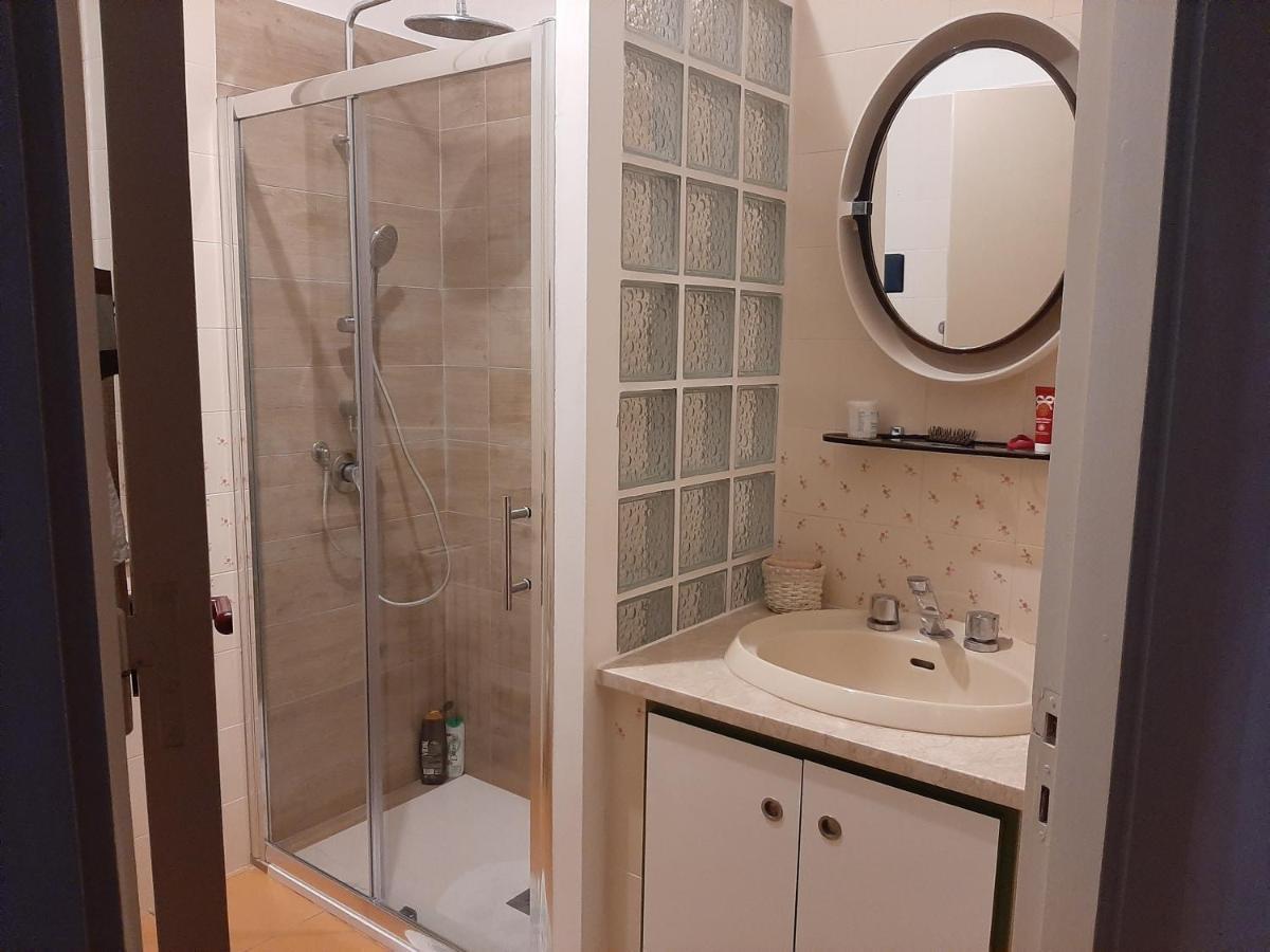 קאריני Lomarchi Holiday Home מראה חיצוני תמונה