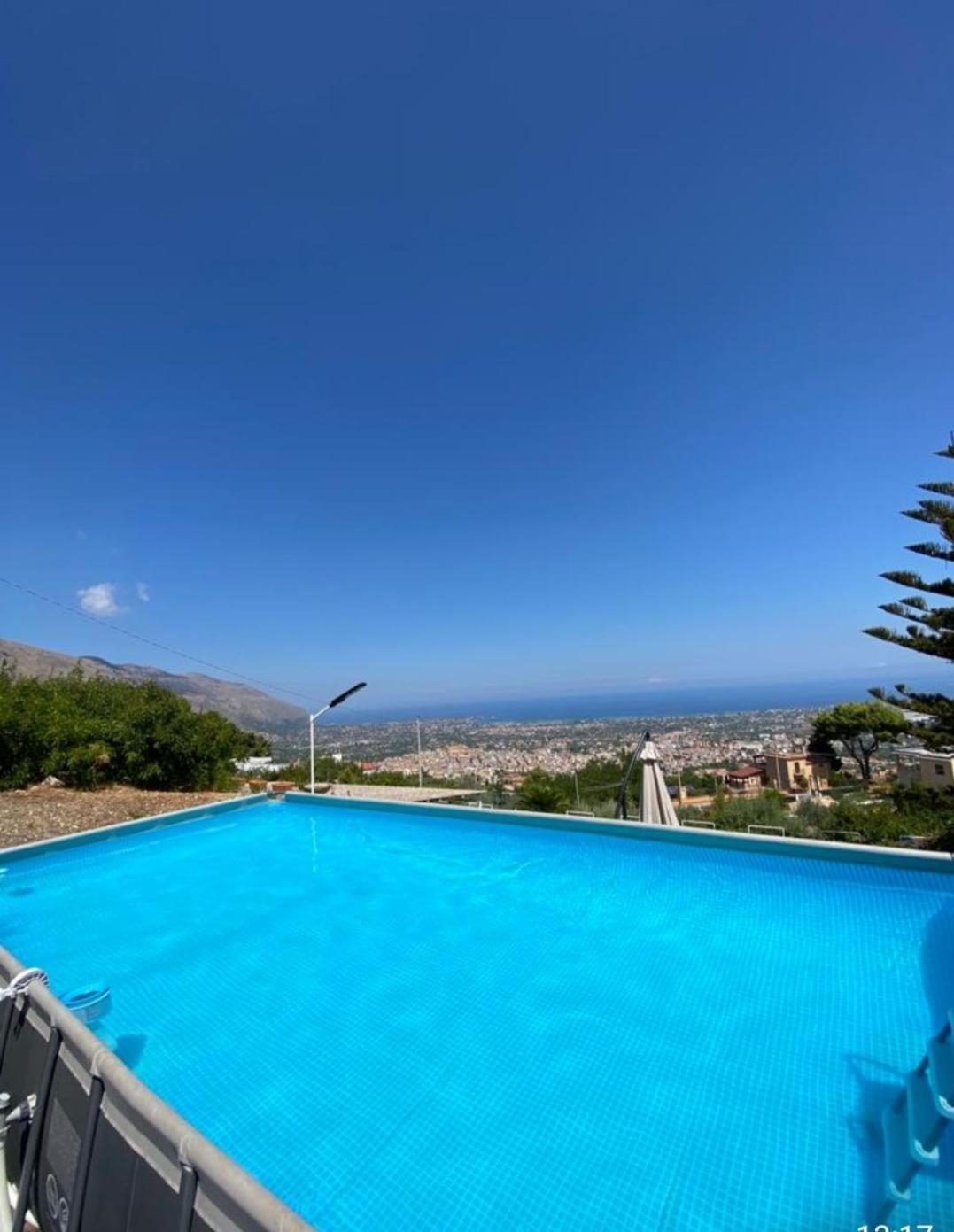 קאריני Lomarchi Holiday Home מראה חיצוני תמונה