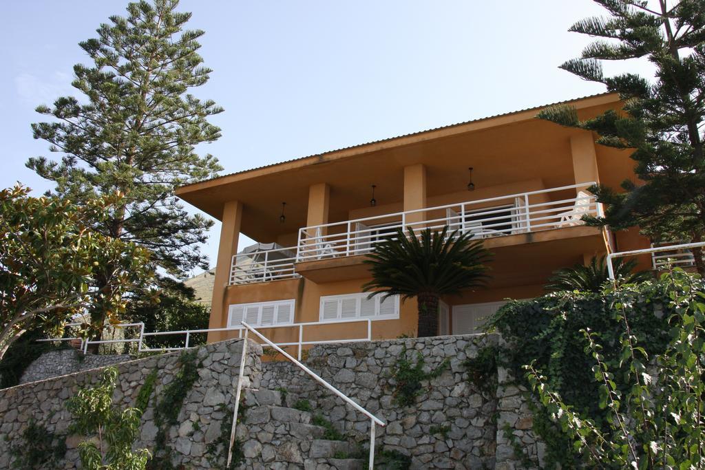 קאריני Lomarchi Holiday Home מראה חיצוני תמונה