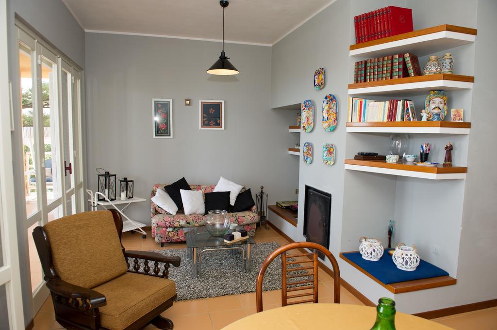 קאריני Lomarchi Holiday Home מראה חיצוני תמונה