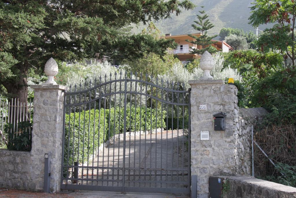 קאריני Lomarchi Holiday Home מראה חיצוני תמונה