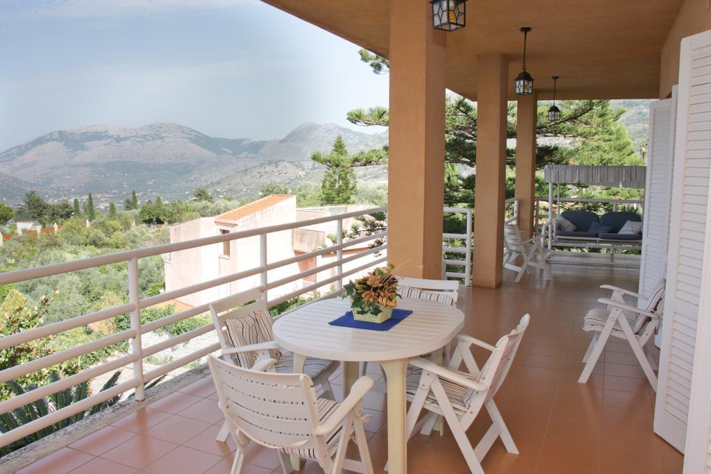 קאריני Lomarchi Holiday Home מראה חיצוני תמונה